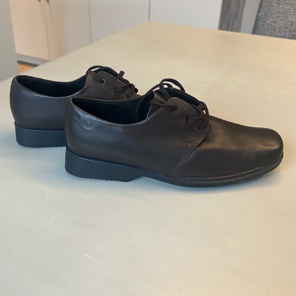 Rockport  Classic Brown Leather Men's Dress Shoes.    Size 8